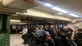 ABDde kıyafeti metronun kapısına sıkışan genç öldü