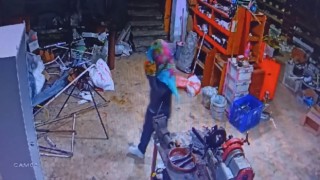Acemi hırsız tanınmamak için neler yaptı neler