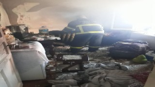 Ailesiyle birlikte yaşadığı evi yaktı
