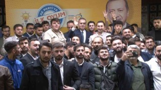 AK Parti Sözcüsü Ömer Çelik gençlerle bir araya geldi