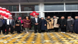 AK Partili kadınlar hayır çarşısı açtı(Fotoğraflı)
