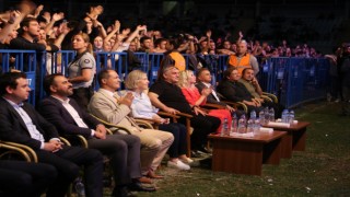 Akdeniz Üniversitesinde Sena Şener konseri