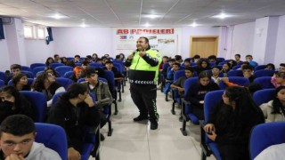 Aksaray emniyeti 18 okulda bin 747 öğrenciye temel trafik eğitimi verdi