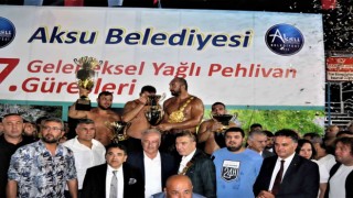 Aksu Belediyesi 7. Geleneksel Yağlı Pehlivan Güreşlerinde başpehlivan Ali Gürbüzün