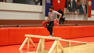 Alev savaşçısı olmak için ter döktüler