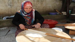 Amasyalı kadınlar kışlık ‘erişte ve ‘cimcik için kolları sıvadı