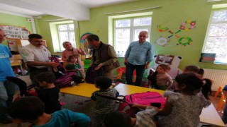 Anaokul öğrencilerine kırtasiye yardımı dağıtıldı
