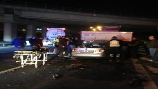 Ankarada bir otomobil TIRa arkadan ok gibi saplandı: 1 yaralı