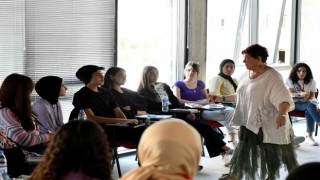 Antalya Edebiyat Günlerine Işıl Özgentürkten öykü atölyesi