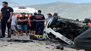 Antalyada feci kaza: Dede ile 2 yaşındaki torunu öldü, 4 kişi yaralandı