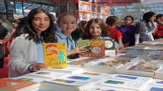 Antalyada kitap coşkusu sürüyor