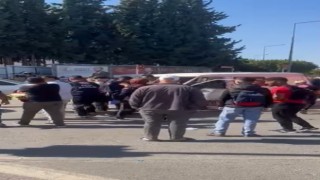 Antalyada otomobil ile kamyonet çarpıştı: 2 yaralı