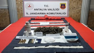 Antalyada zehir tacirlerine büyük darbe: 384 milyon liralık uyuşturucu maddeleri ele geçirildi