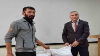 Ardahanlı çiftçilere kavılca buğdayı tohumu ve arı kovanı dağıtıldı