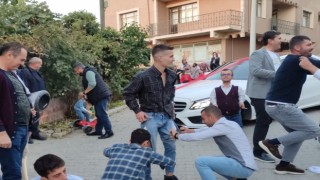 Arkadaşları damada yapmadığını bırakmadı