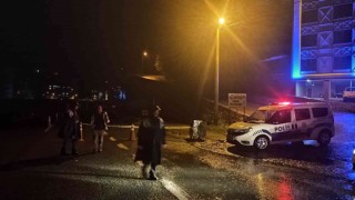 Artvinde taşan dere bazı köy yollarını ulaşıma kapattı