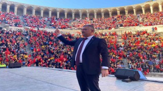 Aspendos Antik Tiyatrosunda 6 bin öğrenci aynı anda kitap okudu