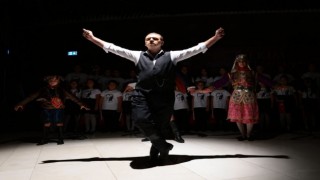 Atatürkün temsili zeybek oyunu geceye damgasını vurdu