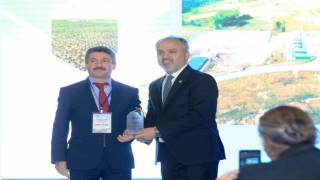 Atıklarımız Çiçeğe Dönüşüyor Projesine ödül