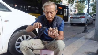 Atıl durumdaki ahşaplardan oyuncak yapıyor