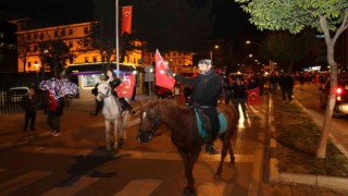 Atlarla katıldıkları fener alayına renk kattılar