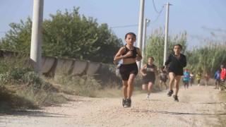 Aydınlı çocuklar Cumhuriyet için koştular