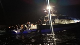 Ayvalık açıklarında 25 düzensiz göçmen kurtarıldı