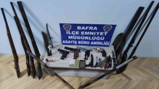 Bafrada ruhsatsız tabanca, tüfek ve hassas terazi ele geçirildi