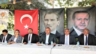 Bakan Çavuşoğlu TOKİ tarafından teslim edilen evleri gezdi