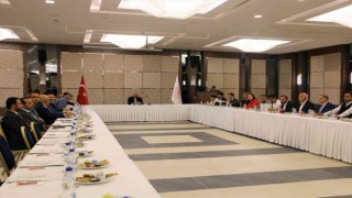 Bakan Ersoy Diyarbakırda turizm sektör temsilcileriyle bir araya geldi