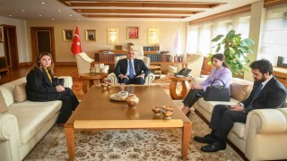 Bakan Ersoy, öldürülen müzisyen Onur Şenerin kardeşi ile görüştü