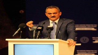 Bakan Özer: Eğer okulları kapalı tutsaydık en önemli fırsat penceremiz olan gençlerimizi kaybedecektik
