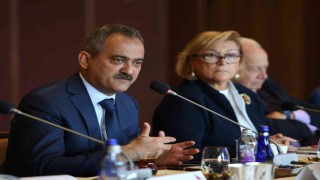 Bakan Özer, Eğitim Reformu Girişimi yöneticileriyle bir araya geldi