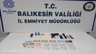 Balıkesirde polis 50 aranan şahsı yakaladı