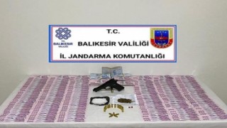 Balıkesirdeki uyuşturucu operasyonunda uyuşturucu madde ve 166 bin lira uyuşturucu parası ele geçirildi