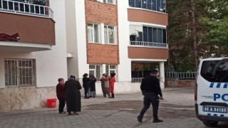 Balkondan düşen genç hayatını kaybetti