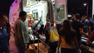 Başından vuruldu, el sallayarak ambulansa bindi
