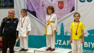 Başiskele Belediyespor Darıcada madalyaları topladı