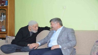 Başkan Akçadurak, yaşlıları ziyaret etti