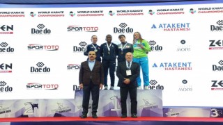 Başkan Altay Karate Şampiyonasında dereceye giren sporculara madalyalarını verdi