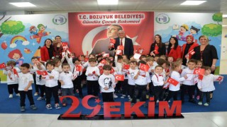 Başkan Bakkalcıoğlu, Cumhuriyet Bayramını minik öğrencilerle kutladı