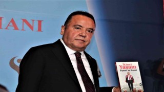 Başkan Böcek, hasta yatağında yaşadığı siyasi ihanetin kitabını yazdı