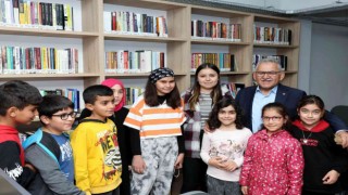 Başkan Büyükkılıç, Erkilet Kütüphanesinde Gençlerle Buluştu