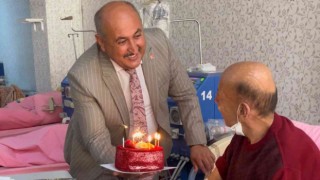 Başkan Türkyılmazdan diyaliz hastasına sürpriz doğum günü