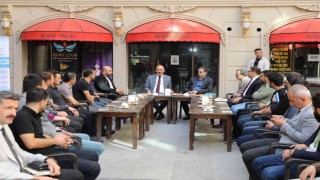 Başkan Vekili Aydından esnaf ziyareti