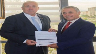 Başkan Yılmaz mazbatasını aldı