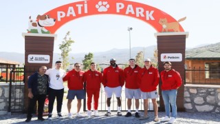 Basketbolcular sevimli dostlarla moral depoladı