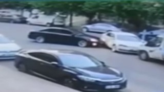 Batmanda dikkatsiz sürücü park halindeki araca vurup kaçtı