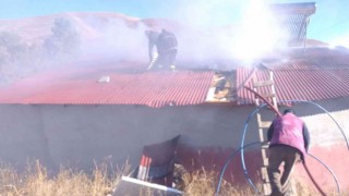 Bayburtta çatıda çıkan yangın söndürüldü