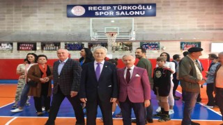 Bayrampaşada yenileme çalışmaları tamamlanan Recep Türkoğlu Kapalı Spor Salonu açıldı